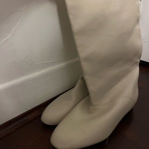 White calf-length leather boots, size 8 1/2